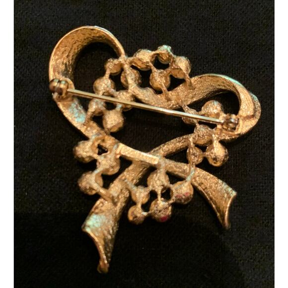 Richelieu Gold and Faux Pearl Ribbon Brooch - Picture 4 of 4